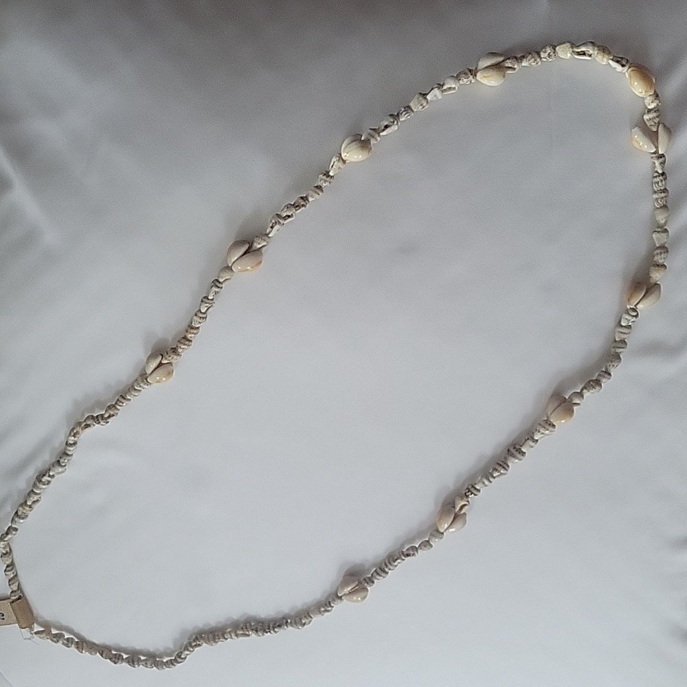 Shell Necklace - Picture 4 of 9